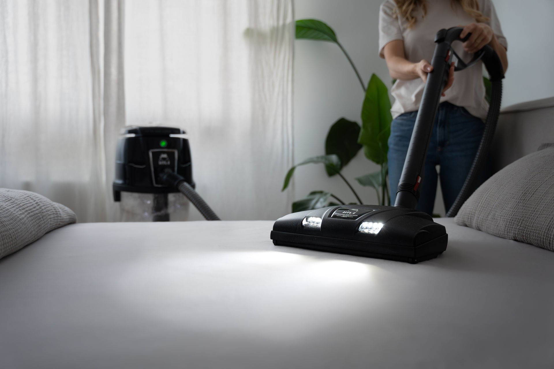 Reinigung eines Sofas mit dem HYLA EST